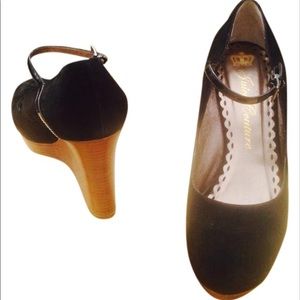 Brand new Maryjane wooden juicy couture wedges.